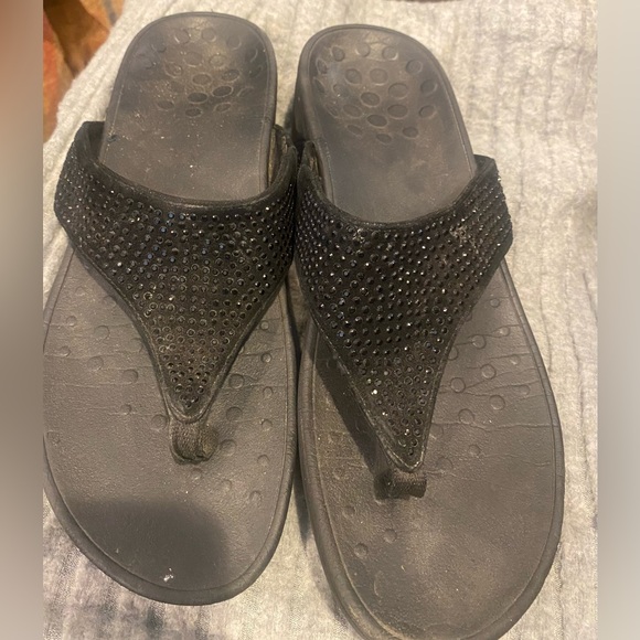 Vionic Size 11 - Picture 1 of 6